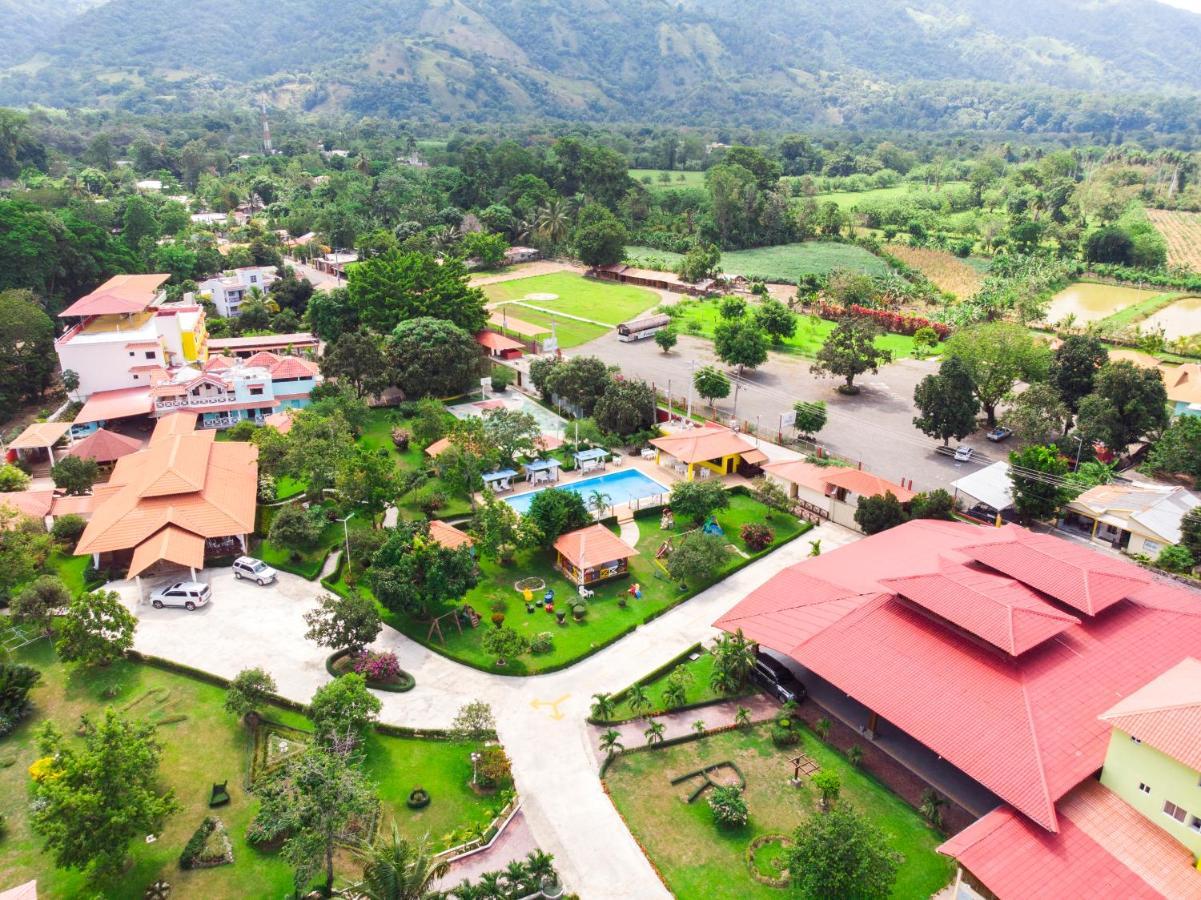 Deluxe Suites Guacamayos - Eco-Lodge & Swimming Pool Bonao Екстериор снимка