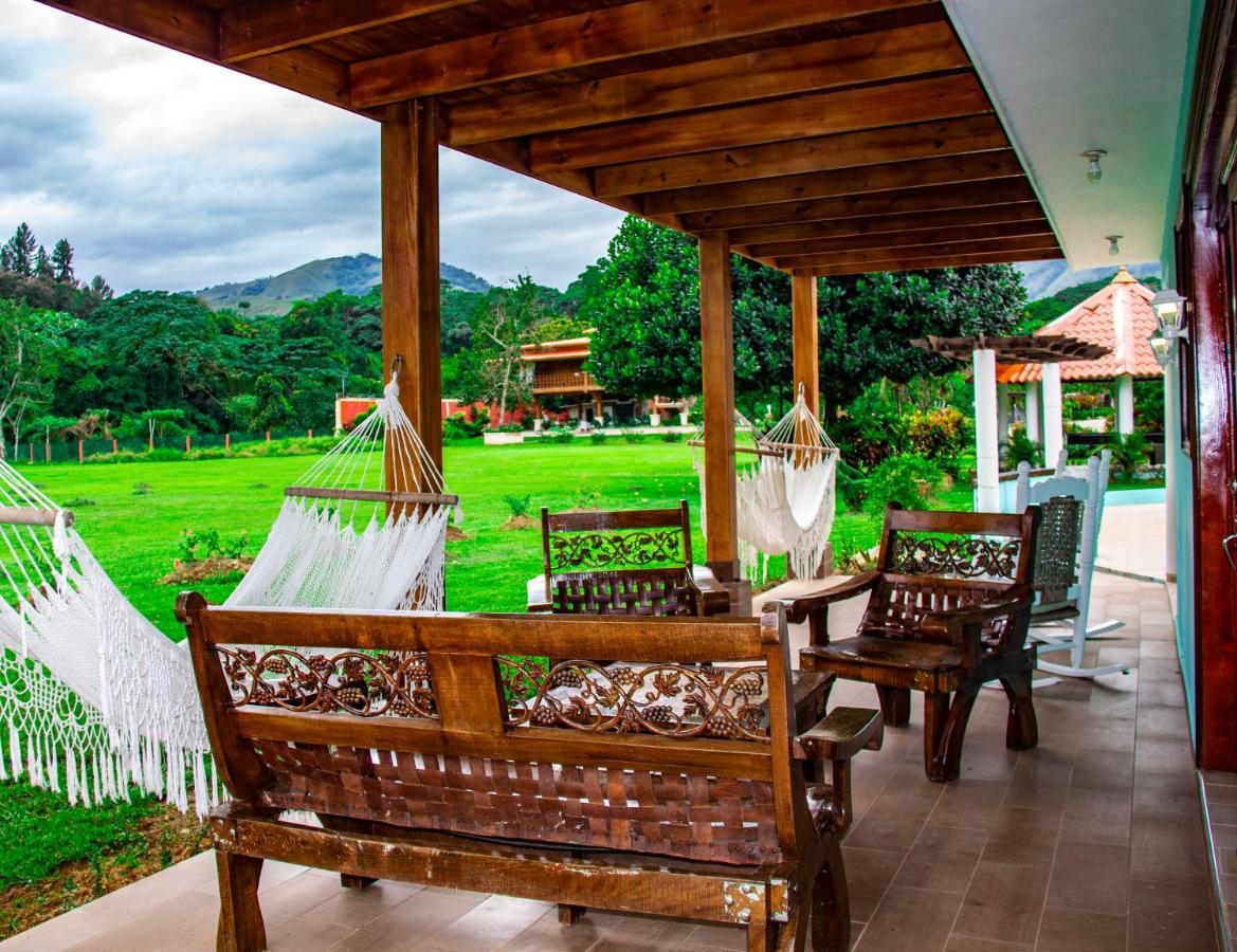 Deluxe Suites Guacamayos - Eco-Lodge & Swimming Pool Bonao Екстериор снимка