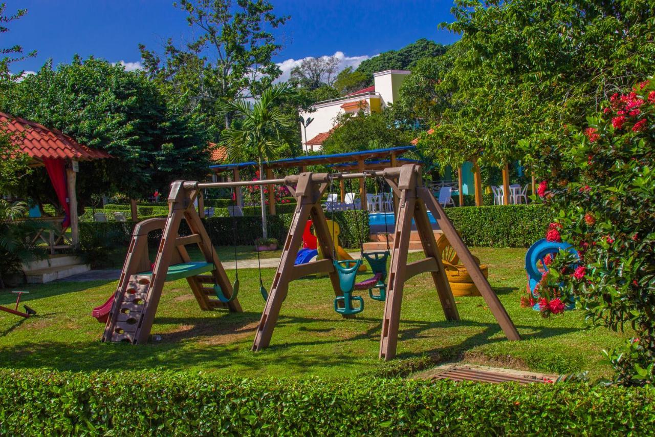 Deluxe Suites Guacamayos - Eco-Lodge & Swimming Pool Bonao Екстериор снимка