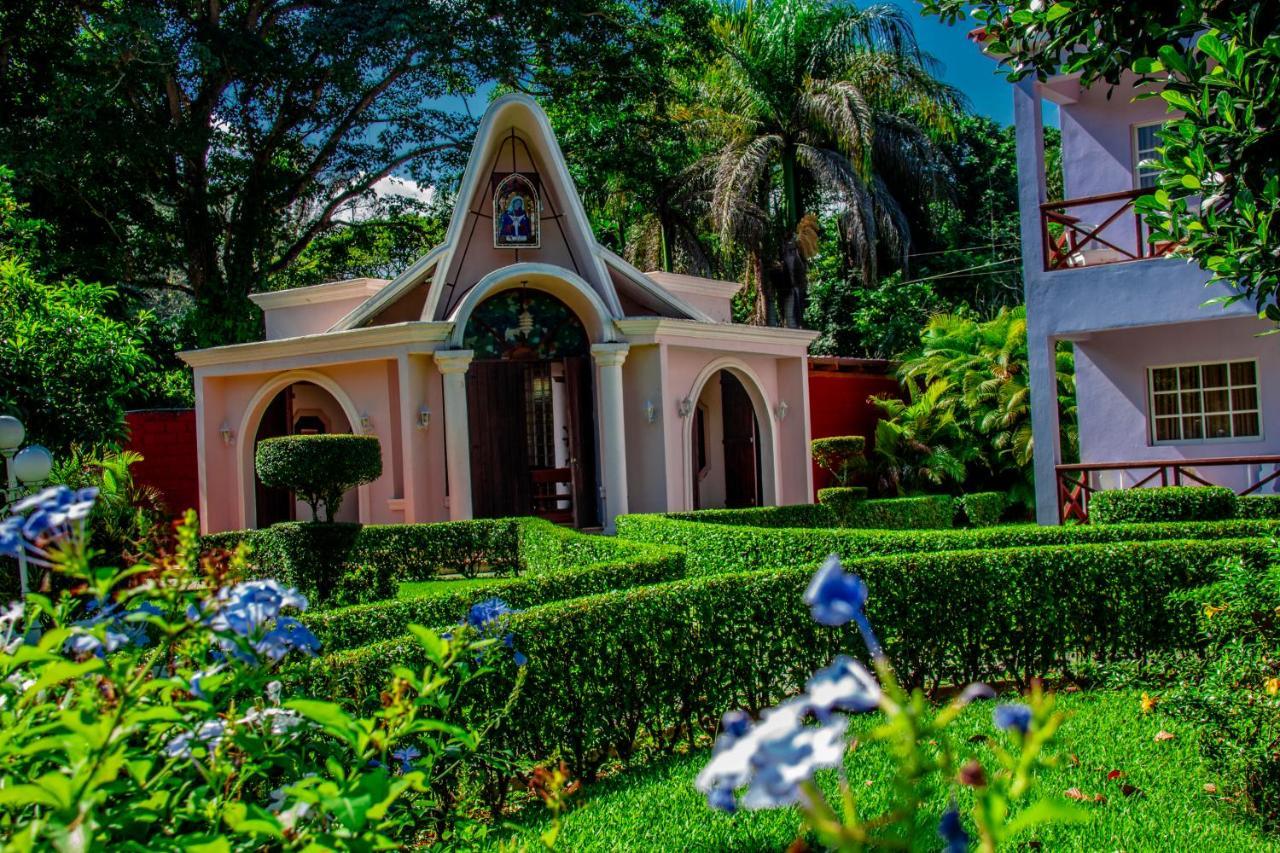 Deluxe Suites Guacamayos - Eco-Lodge & Swimming Pool Bonao Екстериор снимка