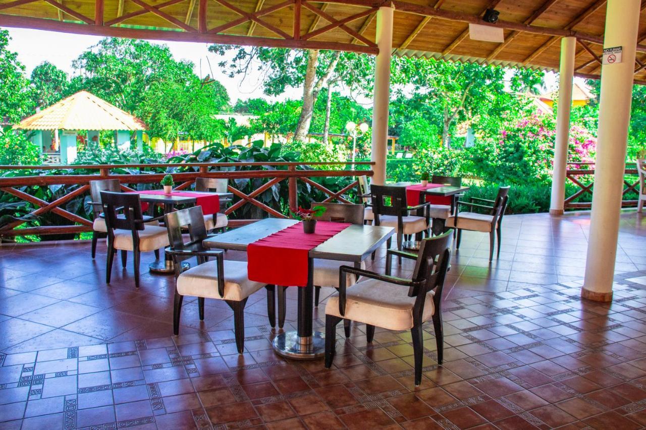 Deluxe Suites Guacamayos - Eco-Lodge & Swimming Pool Bonao Екстериор снимка