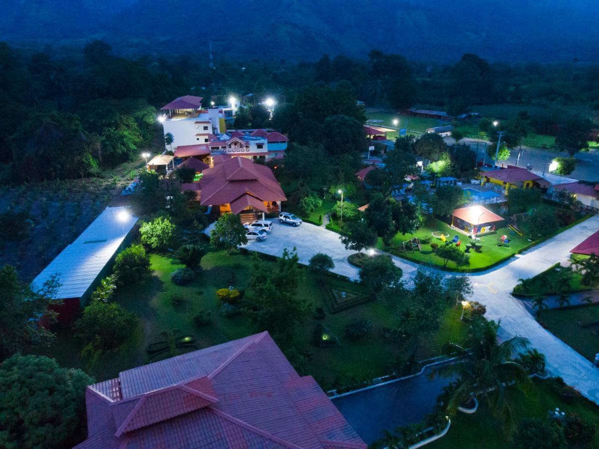 Deluxe Suites Guacamayos - Eco-Lodge & Swimming Pool Bonao Екстериор снимка