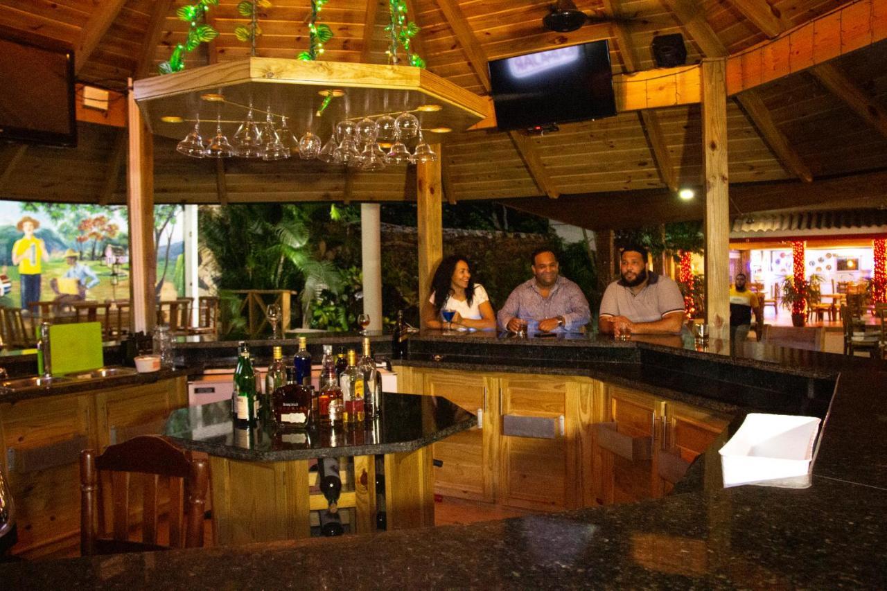 Deluxe Suites Guacamayos - Eco-Lodge & Swimming Pool Bonao Екстериор снимка