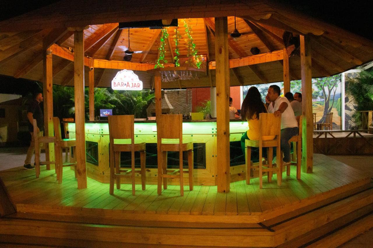 Deluxe Suites Guacamayos - Eco-Lodge & Swimming Pool Bonao Екстериор снимка